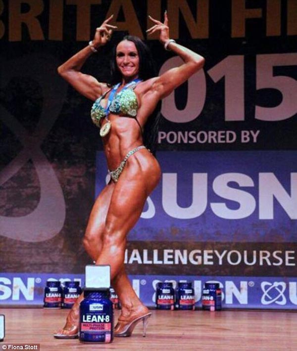 Fiona has now been crowned National Amateur Body-Builders' Association's Miss Great Britain Athletic Figure 2015 - the event was her third competition Read more: http://www.dailymail.co.uk/femail/article-3345696/Eleven-stone-mother-two-transformed-champion-bodybuilder-just-10-MONTHS-partner-sent-healthy-eating-plan.html#ixzz3tNjAGpqw Follow us: @MailOnline on Twitter | DailyMail on Facebook