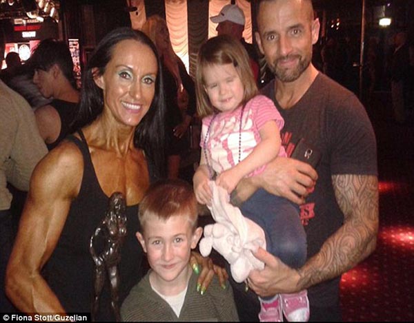 Fiona, who is mother to seven-year-old Ryden and two-year-old Dori, started on the road to bodybuilding in January this year after slimming down by sticking to an eating plan her fiance Nick Hindle sent to her Read more: http://www.dailymail.co.uk/femail/article-3345696/Eleven-stone-mother-two-transformed-champion-bodybuilder-just-10-MONTHS-partner-sent-healthy-eating-plan.html#ixzz3tNjOKIDw Follow us: @MailOnline on Twitter | DailyMail on Facebook