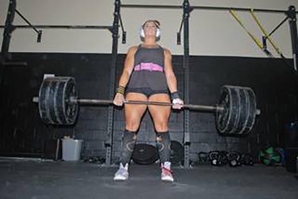 Jenna Petri deadlifts 342 pounds while training recently