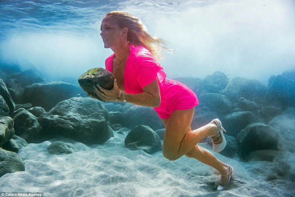 Model Kathryn Brown sports a surprising choice of workout gear as she dons high heels and a hot pink dress to lift rocks on the seabed of a Hawaii lagoon Read more: http://www.dailymail.co.uk/femail/article-3390117/Stunning-underwater-photos-model-pumping-iron-doing-aerobics-bottom-idyllic-lagoon-Hawaii.html#ixzz3whX0PWfN Follow us: @MailOnline on Twitter | DailyMail on Facebook